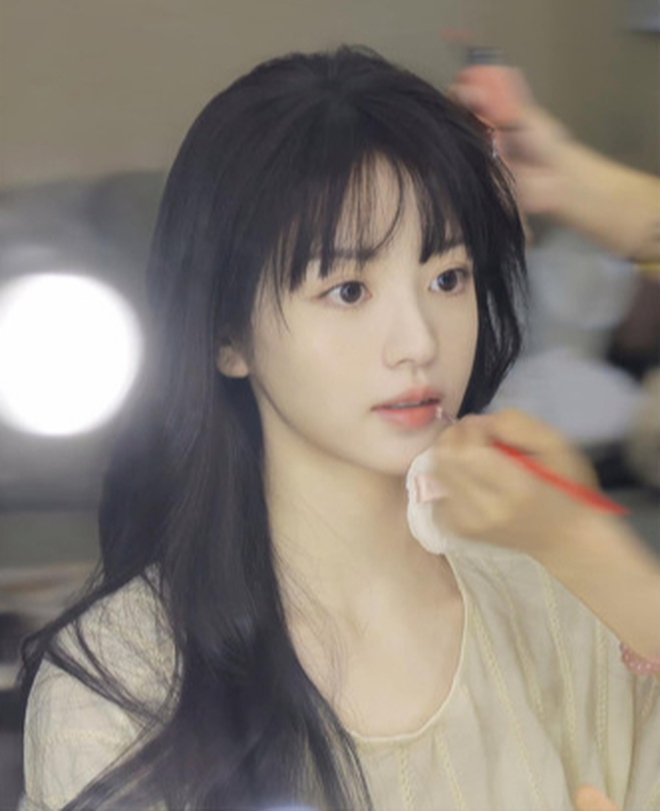 Công chúa đẹp nhất Trung Quốc hiện tại gây khó hiểu khi so ảnh mặt mộc với mặt makeup- Ảnh 14.