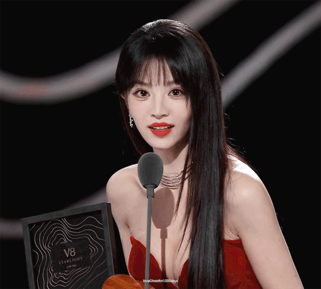 Công chúa đẹp nhất Trung Quốc hiện tại gây khó hiểu khi so ảnh mặt mộc với mặt makeup- Ảnh 16.