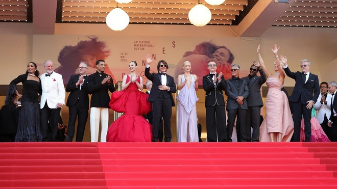 Tom Cruise tình tứ với người cũ, Leonardo Dicaprio gây bất ngờ ở Cannes- Ảnh 1.