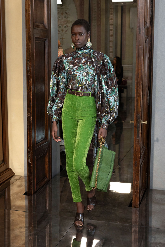 Gucci Cruise 2026: Cú chốt hoài niệm giữa cơn khủng hoảng, mở đường cho Demna bước vào cuộc chơi- Ảnh 8.