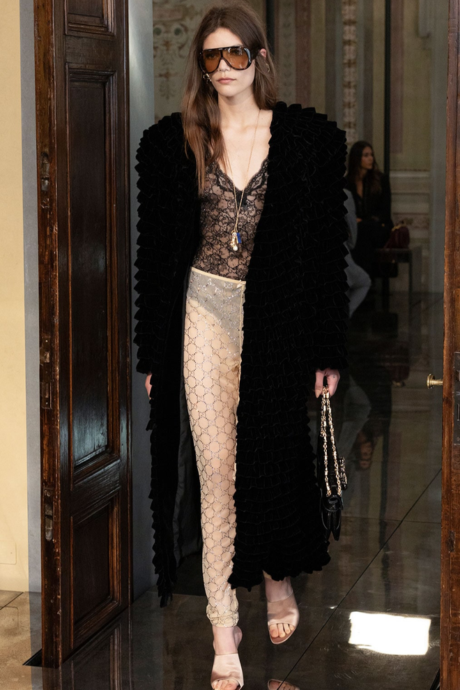 Gucci Cruise 2026: Cú chốt hoài niệm giữa cơn khủng hoảng, mở đường cho Demna bước vào cuộc chơi- Ảnh 10.