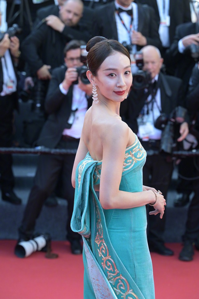 Chân Tử Đan dẫn vợ hoa hậu lên thảm đỏ Cannes, tỷ phú Amazon bị mạo danh- Ảnh 12.