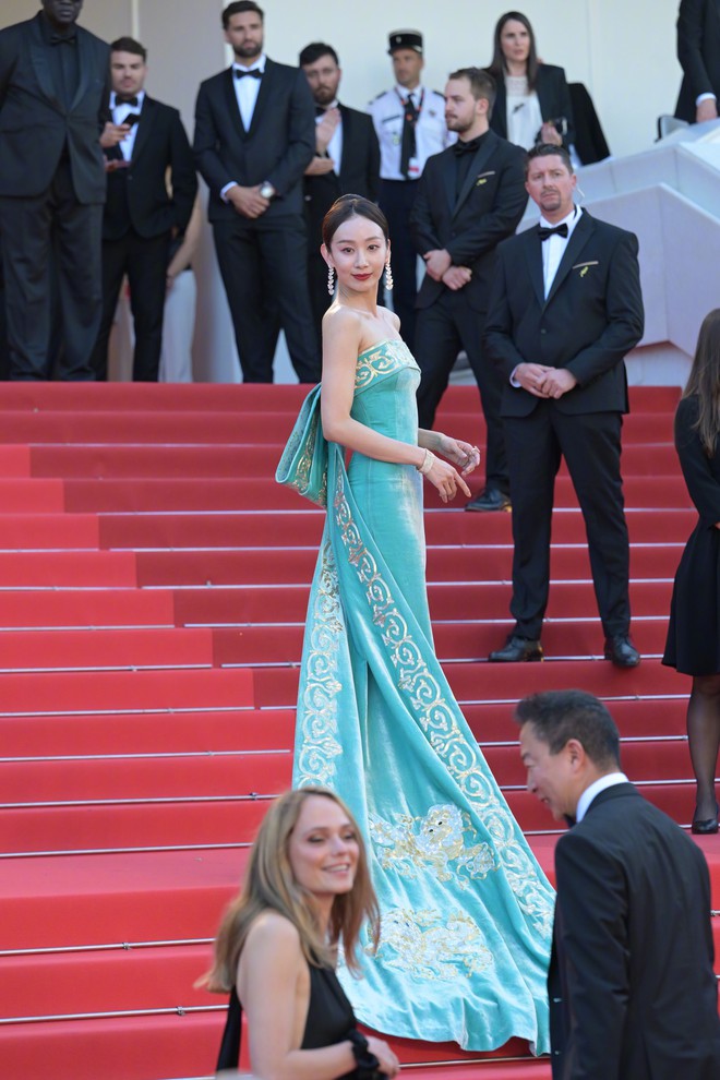 Chân Tử Đan dẫn vợ hoa hậu lên thảm đỏ Cannes, tỷ phú Amazon bị mạo danh- Ảnh 11.