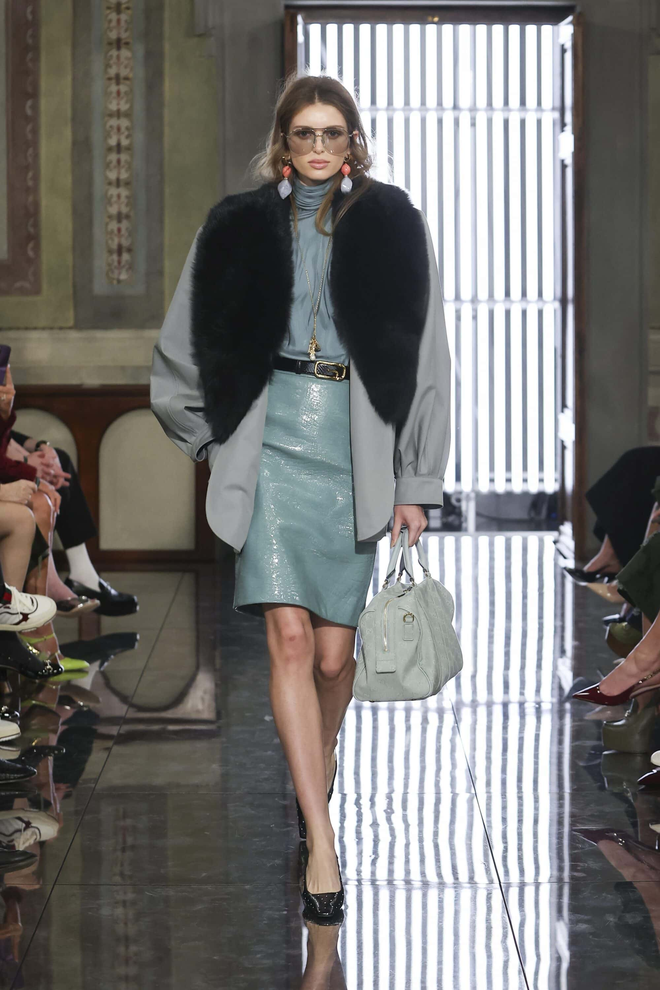 Gucci Cruise 2026: Cú chốt hoài niệm giữa cơn khủng hoảng, mở đường cho Demna bước vào cuộc chơi- Ảnh 18.