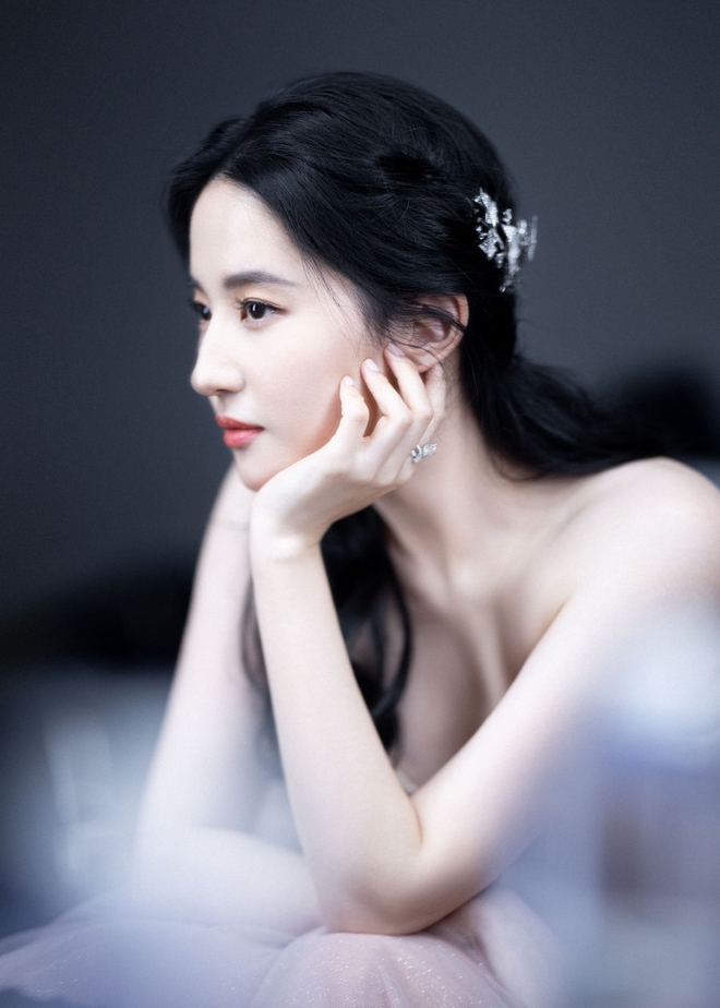 Những chiếc mũi khiến visual thăng hoa của dàn mỹ nhân Hoa ngữ, 1 nhân vật gây tranh cãi- Ảnh 10.