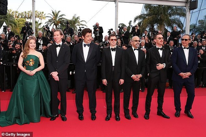 Náo loạn trên thảm đỏ Cannes- Ảnh 2.