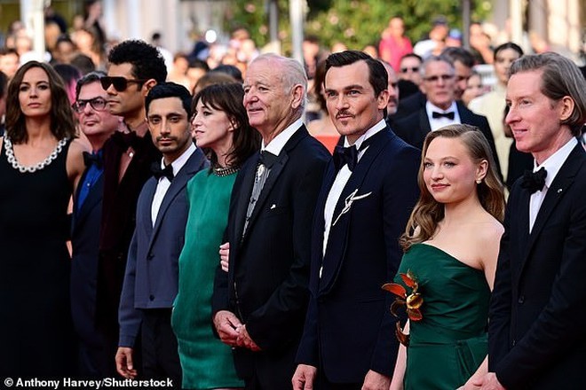 Náo loạn trên thảm đỏ Cannes- Ảnh 1.
