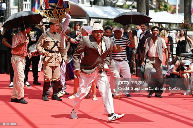 Náo loạn trên thảm đỏ Cannes- Ảnh 28.
