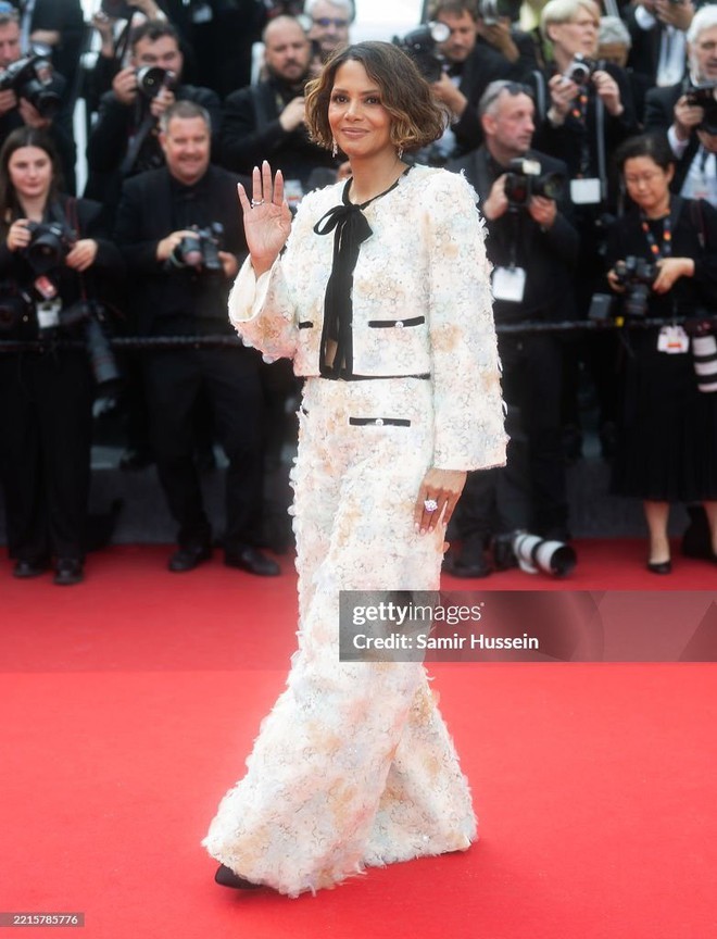 Náo loạn trên thảm đỏ Cannes- Ảnh 12.