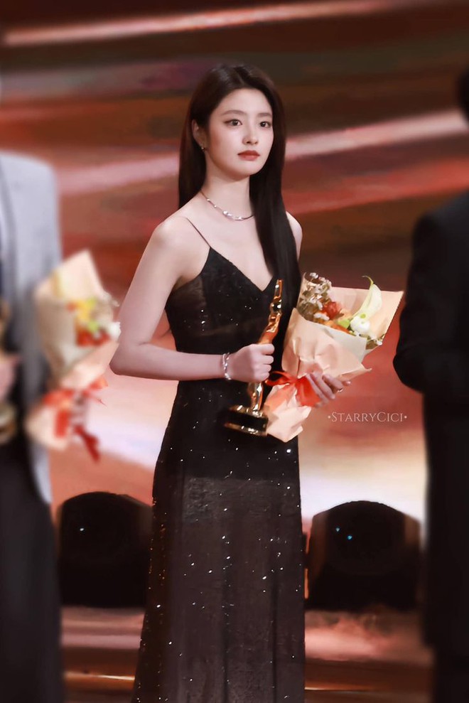 “Bạn gái” Trương Lăng Hách từng bị chê tơi tả vì ngoại hình, giờ lại được dân tình bênh vực vì nhiều điểm khác biệt- Ảnh 27.