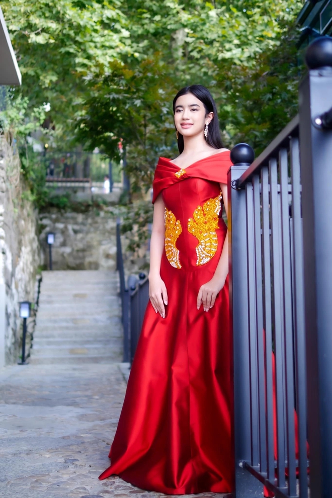 Công chúa Campuchia gây sốt với phong cách đẹp chuẩn hoàng gia: Váy công chúa phiên bản đời thực là đây!- Ảnh 10. Công chúa Campuchia gây sốt với phong cách đẹp chuẩn hoàng gia: Váy công chúa phiên bản đời thực là đây!- Ảnh 10.