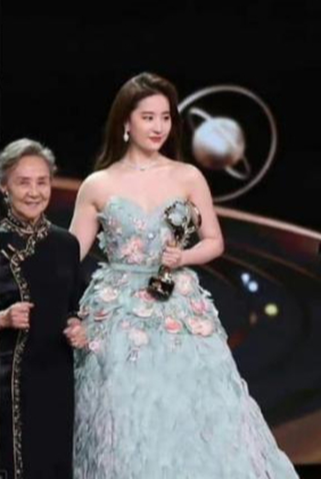 Lần gầy nhất trong lịch sử của Lưu Diệc Phi- Ảnh 15. Lần gầy nhất trong lịch sử của Lưu Diệc Phi- Ảnh 15.
