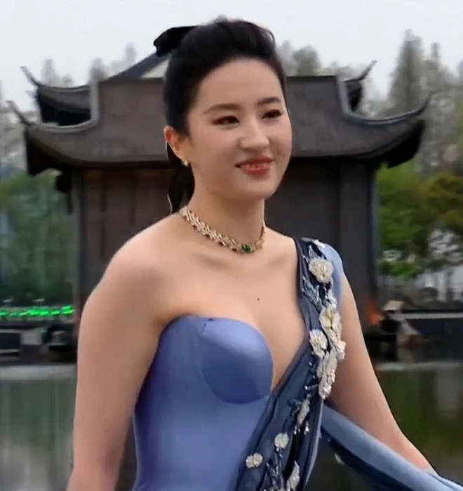 Lần gầy nhất trong lịch sử của Lưu Diệc Phi- Ảnh 11. Lần gầy nhất trong lịch sử của Lưu Diệc Phi- Ảnh 11.