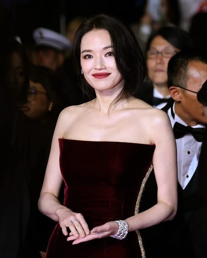 Thư Kỳ đẹp không góc chết, thách thức cả ống kính hung thần ở Cannes- Ảnh 3. Thư Kỳ đẹp không góc chết, thách thức cả ống kính hung thần ở Cannes- Ảnh 3.