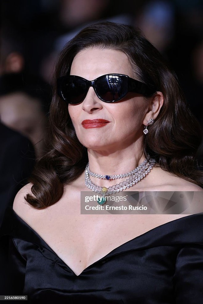 Thư Kỳ đẹp không góc chết, thách thức cả ống kính hung thần ở Cannes- Ảnh 20. Thư Kỳ đẹp không góc chết, thách thức cả ống kính hung thần ở Cannes- Ảnh 20.