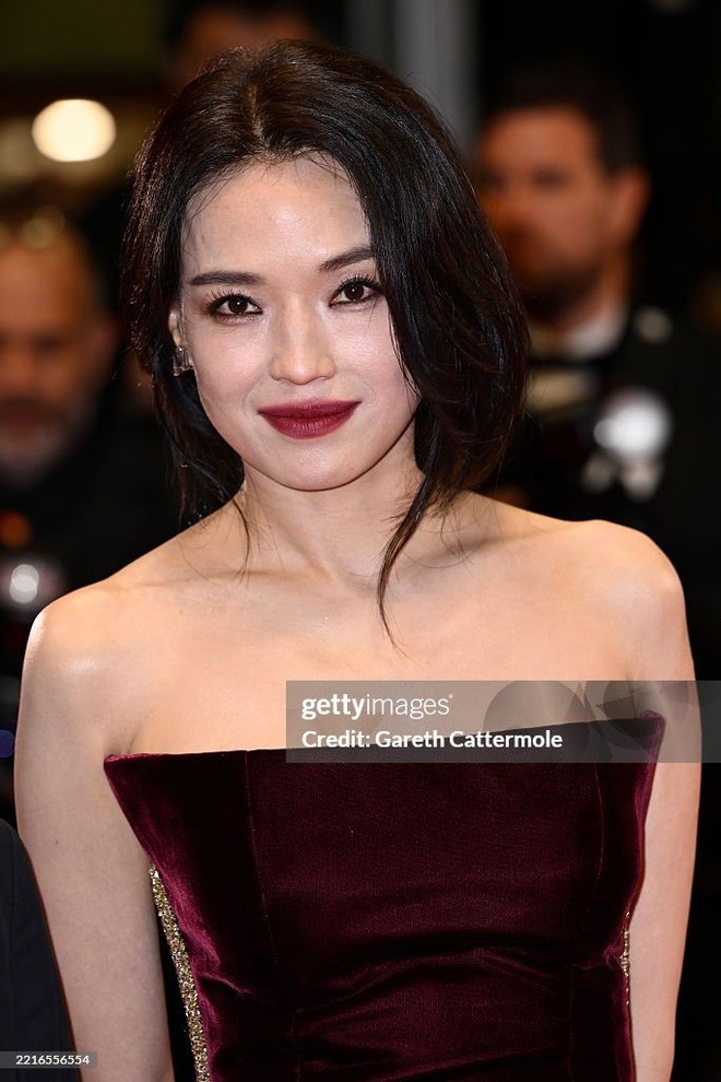 Thư Kỳ đẹp không góc chết, thách thức cả ống kính hung thần ở Cannes- Ảnh 6. Thư Kỳ đẹp không góc chết, thách thức cả ống kính hung thần ở Cannes- Ảnh 6.