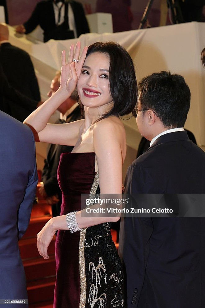 Thư Kỳ đẹp không góc chết, thách thức cả ống kính hung thần ở Cannes- Ảnh 5. Thư Kỳ đẹp không góc chết, thách thức cả ống kính hung thần ở Cannes- Ảnh 5.