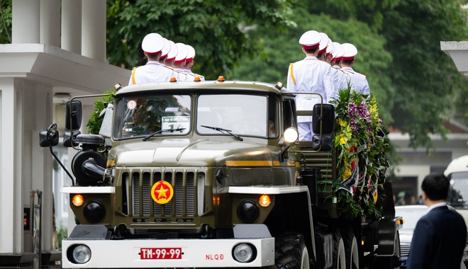 Dòng người lặng lẽ xếp hàng tiễn đưa nguyên Chủ tịch nước Trần Đức Lương- Ảnh 19.