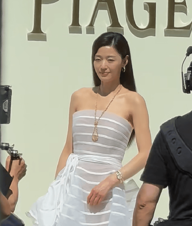 “Mợ chảnh” Jun Ji-hyun có còn đẹp khi lộ dấu hiệu lão hóa?- Ảnh 4.