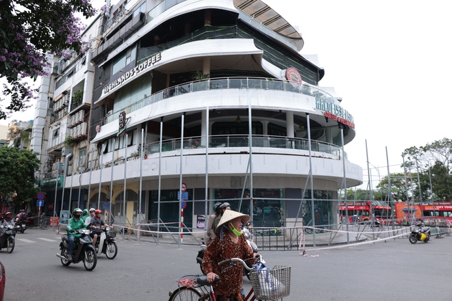 Những hình ảnh ngay lúc này ở Hàm Cá Mập khi bắt đầu dựng khung để tháo dỡ- Ảnh 2.