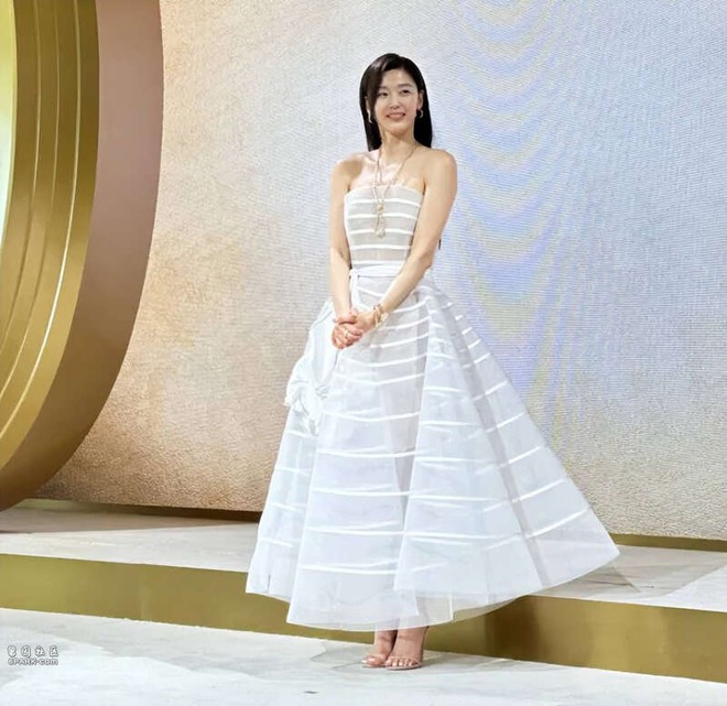 “Mợ chảnh” Jun Ji-hyun có còn đẹp khi lộ dấu hiệu lão hóa?- Ảnh 2.