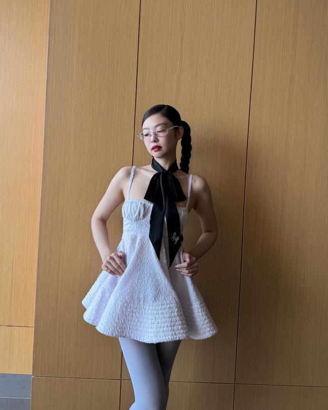 Cô gái có chiều cao khiêm tốn lại là IT Girl toàn cầu, chứng minh: Chỉ cần mặc đẹp, dẫu không cao thì người khác vẫn ngước nhìn!- Ảnh 3.