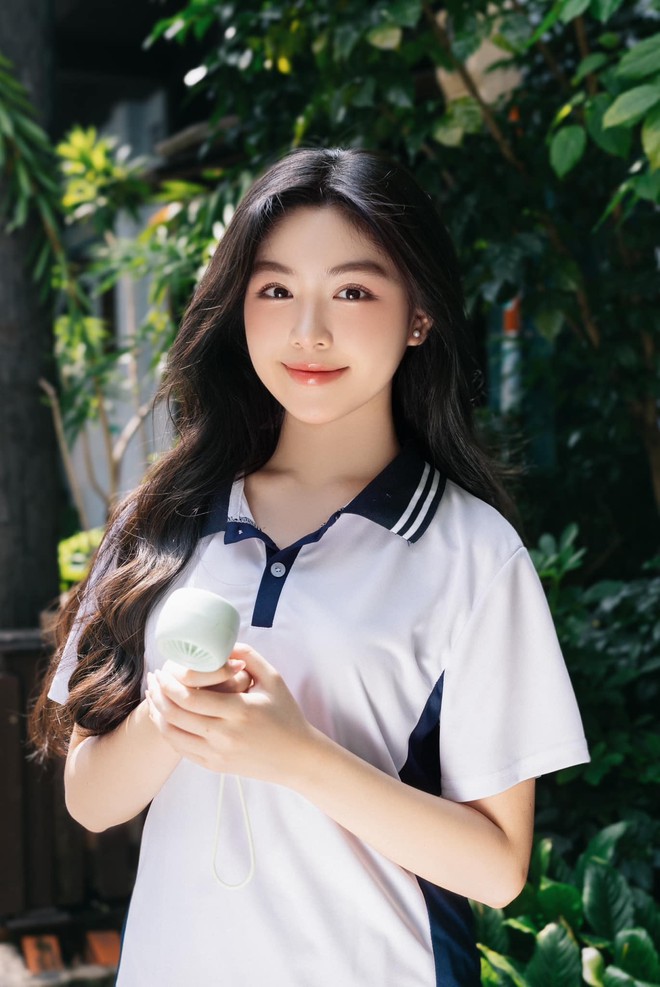 Con gái Quyền Linh phản biện Con gái Quyền Linh phản biện