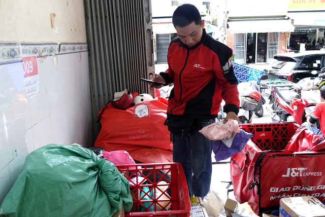 Gặp gỡ nam shipper leo ban công giải cứu bé trai 18 tháng tuổi ở TP.HCM: "Nghe bé khóc mà mình xót, vì mình cũng có con nhỏ"- Ảnh 4.