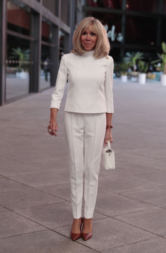 Phong cách sang chảnh của Đệ nhất Phu nhân Pháp Brigitte Macron: 72 tuổi nhưng mặc đồ nhiều người muốn học theo- Ảnh 27.