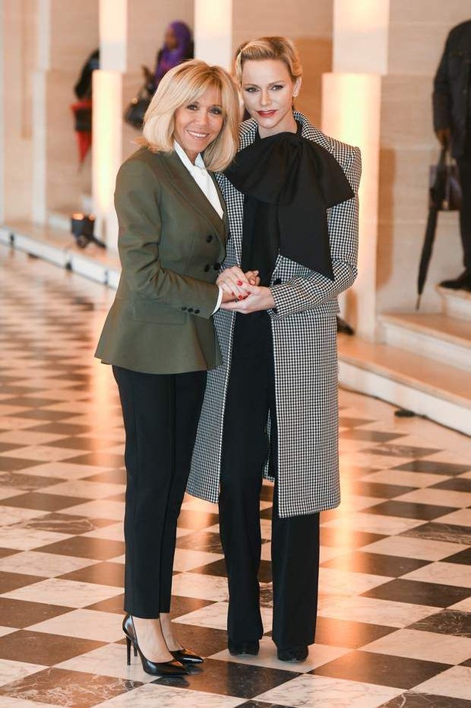Phong cách sang chảnh của Đệ nhất Phu nhân Pháp Brigitte Macron: 72 tuổi nhưng mặc đồ nhiều người muốn học theo- Ảnh 28.