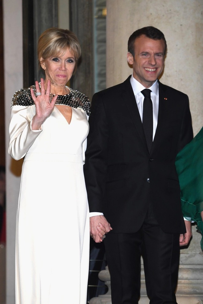 Phong cách sang chảnh của Đệ nhất Phu nhân Pháp Brigitte Macron: 72 tuổi nhưng mặc đồ nhiều người muốn học theo- Ảnh 21.