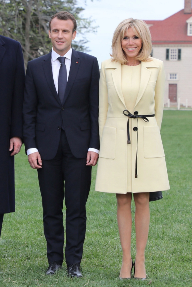 Phong cách sang chảnh của Đệ nhất Phu nhân Pháp Brigitte Macron: 72 tuổi nhưng mặc đồ nhiều người muốn học theo- Ảnh 8.