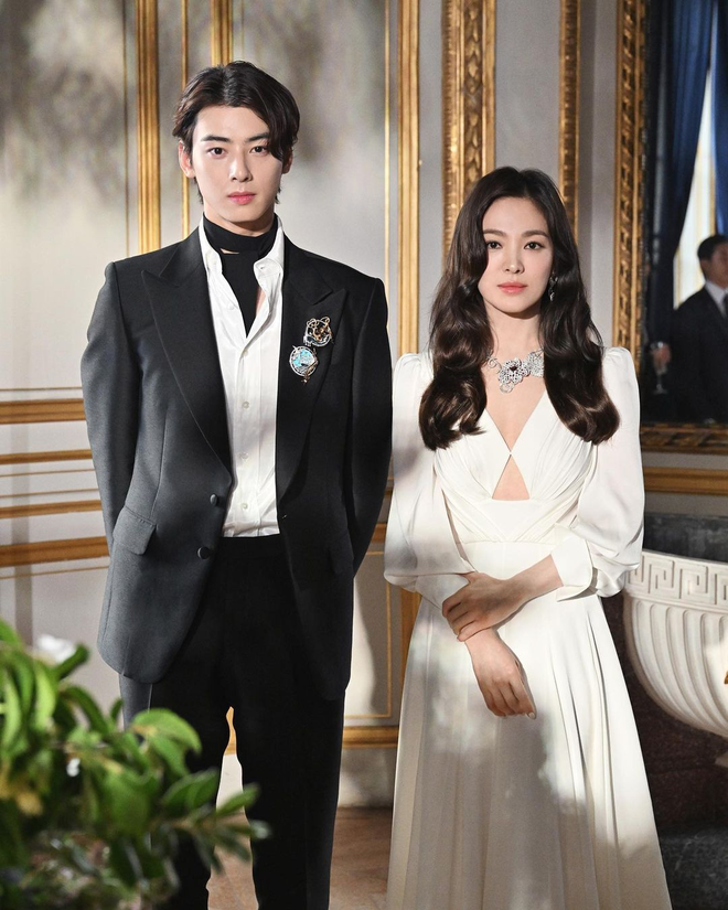 Hàn có Song Hye Kyo - Cha Eun Woo, Việt Nam có SOOBIN được hãng này ưu ái vô cùng- Ảnh 17.
