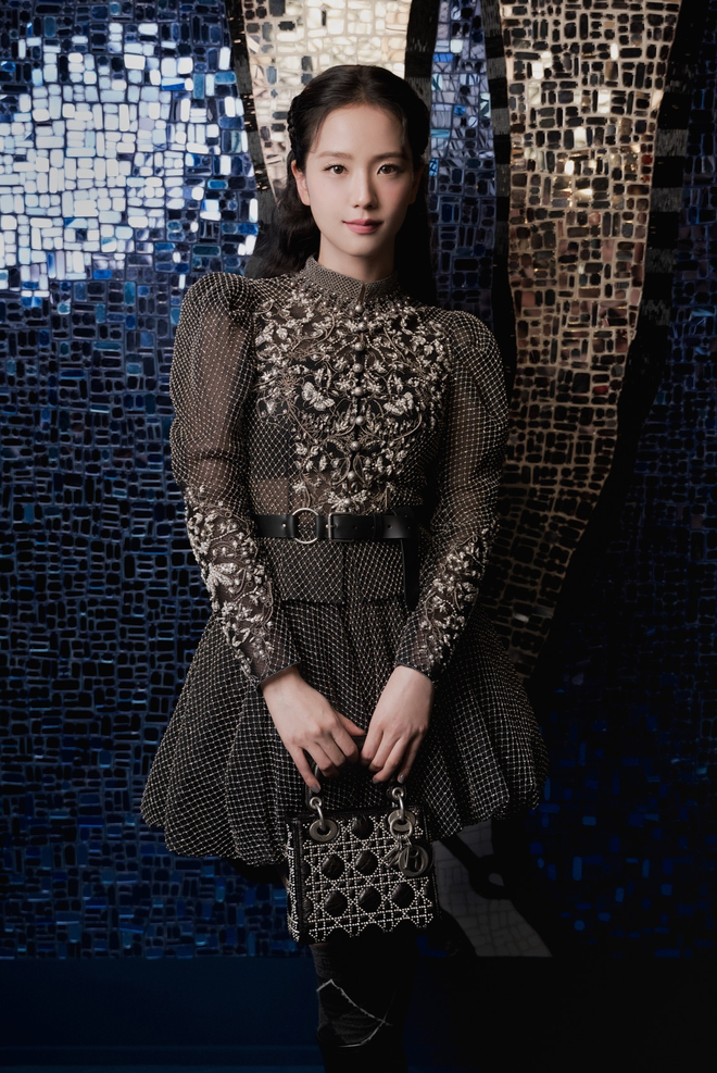 Vì sao túi Dior là biểu tượng của nước Pháp?- Ảnh 24. Vì sao túi Dior là biểu tượng của nước Pháp?- Ảnh 24.