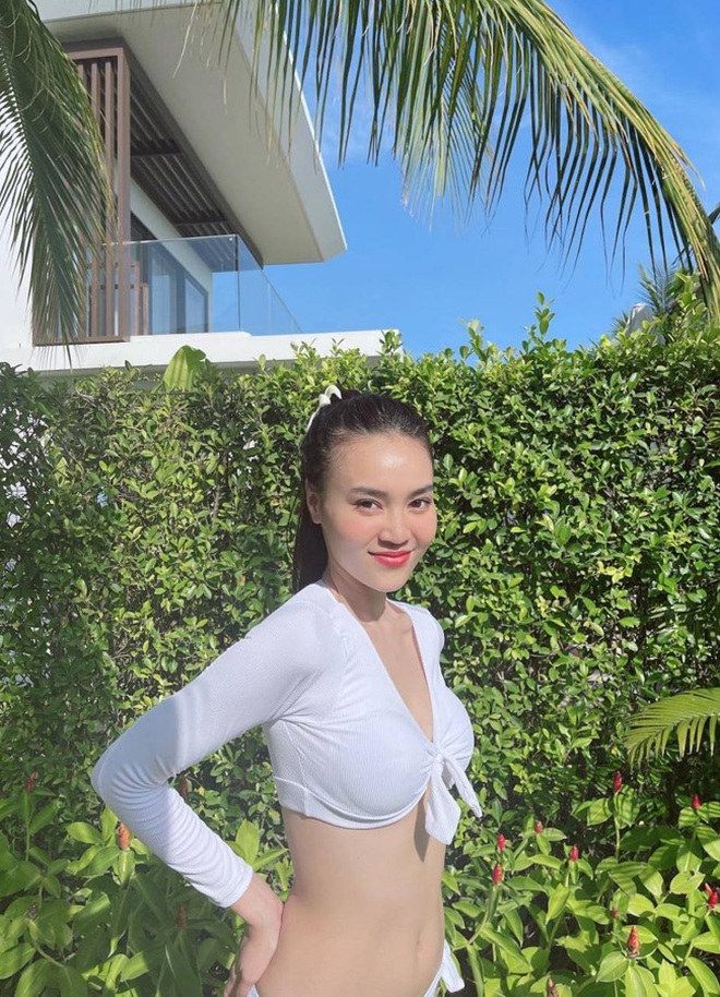 Lan Ngọc mặc bikini hở bạo khoe 3 vòng Lan Ngọc mặc bikini hở bạo khoe 3 vòng