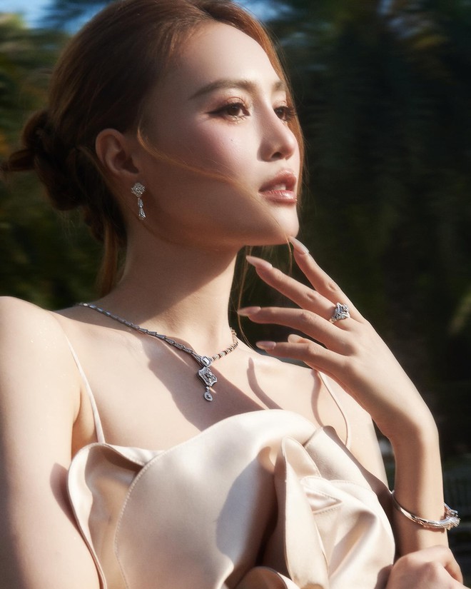 7 "bàn tay ngọc" của showbiz Việt: Số 1 đúng chuẩn tay phu nhân, muốn khổ cũng khó- Ảnh 5.
