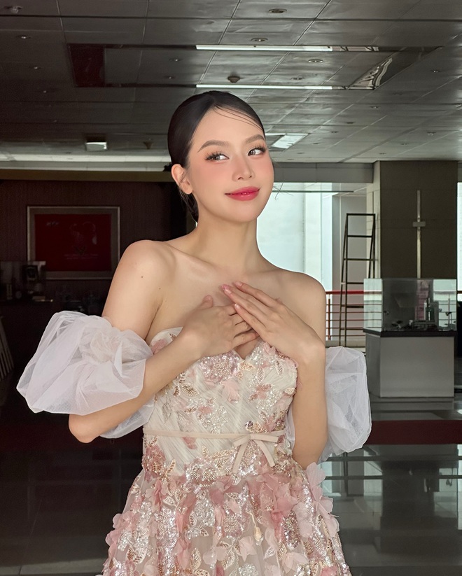 7 "bàn tay ngọc" của showbiz Việt: Số 1 đúng chuẩn tay phu nhân, muốn khổ cũng khó- Ảnh 13.