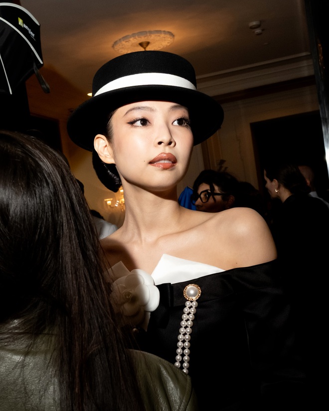 Jennie trở lại Met Gala 2025: Sang xịn mịn có thừa, quý cô Chanel giá đáo- Ảnh 3.