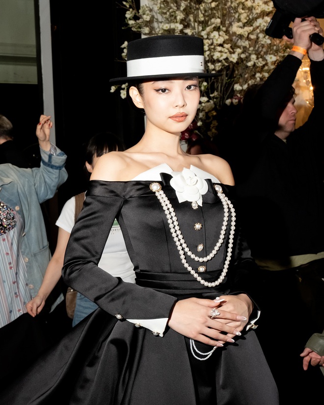 Jennie trở lại Met Gala 2025: Sang xịn mịn có thừa, quý cô Chanel giá đáo- Ảnh 1.