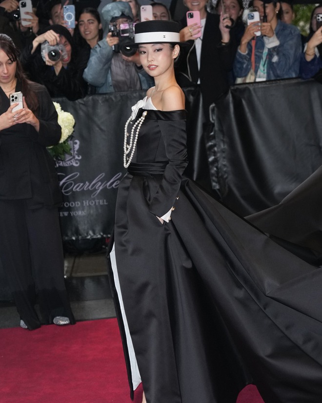 Jennie trở lại Met Gala 2025: Sang xịn mịn có thừa, quý cô Chanel giá đáo- Ảnh 6.