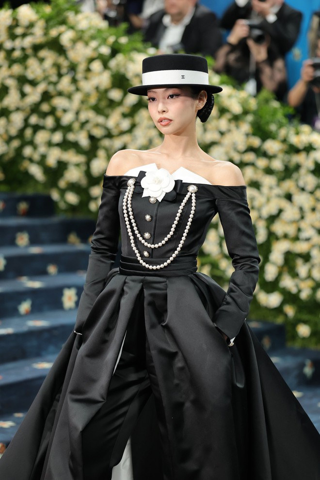 Top 10 sao mặc đẹp tại Met Gala 2025: Bộ 3 BLACKPINK mất hút khỏi danh sách của chủ nhà- Ảnh 15.