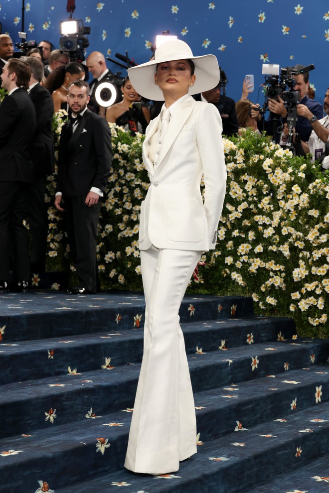 Top 10 sao mặc đẹp tại Met Gala 2025: Bộ 3 BLACKPINK mất hút khỏi danh sách của chủ nhà- Ảnh 2.
