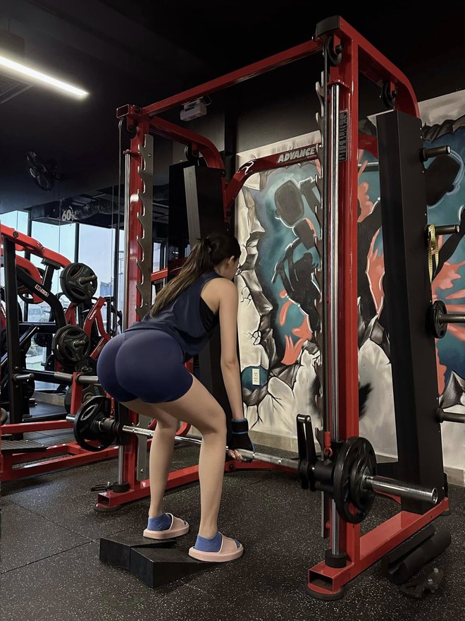 Bạn gái HIEUTHUHAI uể oải vẫn không bỏ gym, kết quả sau 1 năm thành ra thế này- Ảnh 14. Bạn gái HIEUTHUHAI uể oải vẫn không bỏ gym, kết quả sau 1 năm thành ra thế này- Ảnh 14.