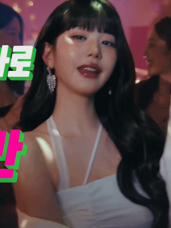 Jang Wonyoung gây bão với quảng cáo mới: Diễn xuất đơ hay do môi mới dặm filler?- Ảnh 1.