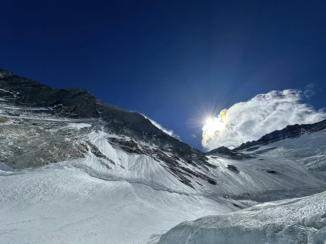 Chi hơn 2 tỷ đồng, 40 ngày mất kết nối - người Việt Nam lập kỳ tích ở Everest: “Tôi đã làm công tác tư tưởng với gia đình”- Ảnh 10.