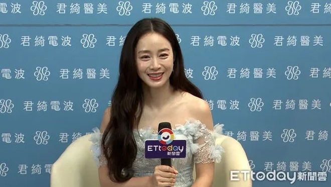 Kim Tae Hee ở tuổi 45- Ảnh 1.