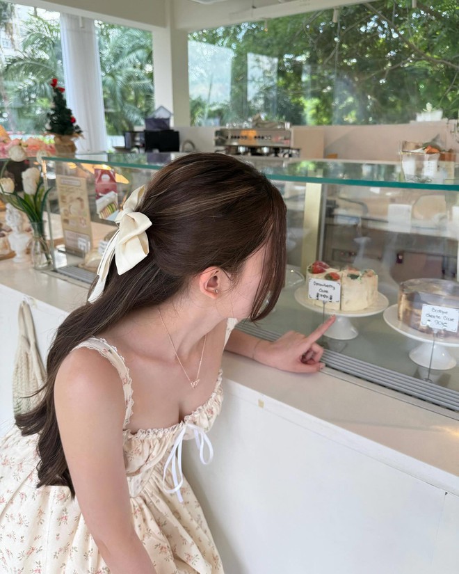 Bạn gái HIEUTHUHAI bị soi nâng cấp vòng 1- Ảnh 4.