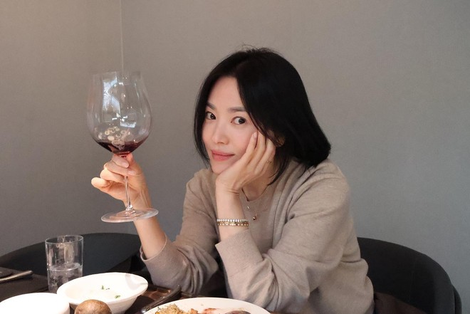 Lần đầu Song Hye Kyo để mặt mộc không chút son môi, thần sắc nhàn nhạt, vóc dáng gầy gò- Ảnh 10.