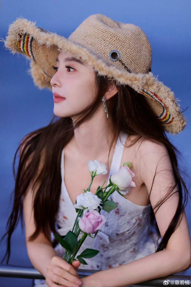 "Nữ thần thanh xuân" Chương Nhược Nam đi biển: Style đẹp đến mức phải dụi mắt 1000 lần- Ảnh 19.