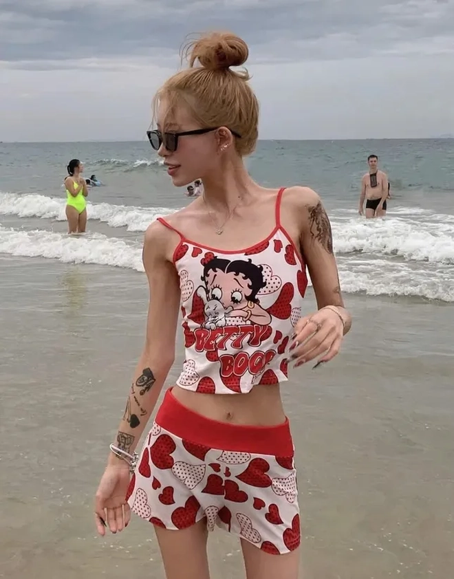 Thân hình “da bọc xương” của con gái Choi Jin Sil- Ảnh 1.